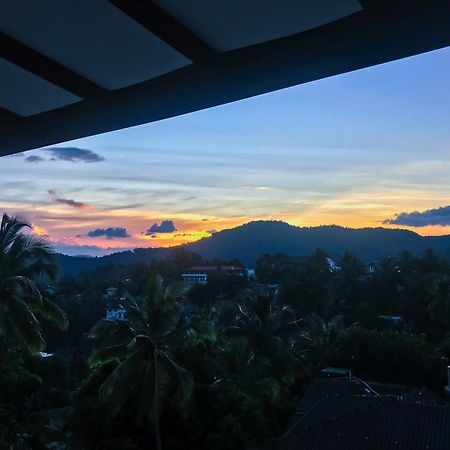 Saru Holiday Apartment - Upto 6 Guests แคนดี้ ภายนอก รูปภาพ