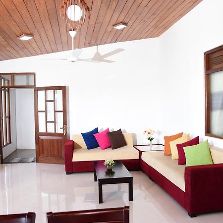 Saru Holiday Apartment - Upto 6 Guests แคนดี้ ภายนอก รูปภาพ