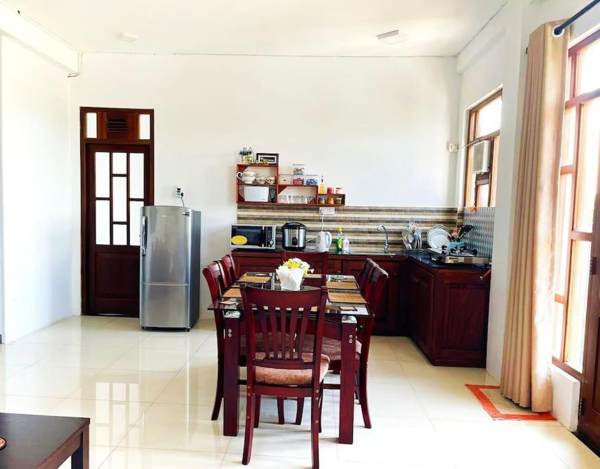 Saru Holiday Apartment - Upto 6 Guests แคนดี้ ภายนอก รูปภาพ