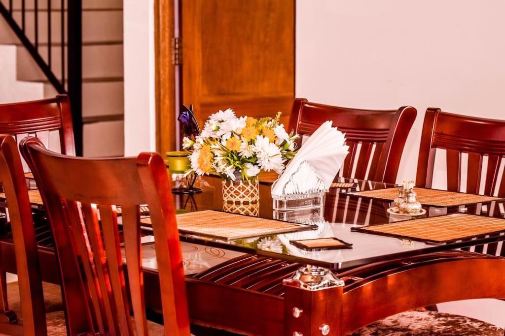 Saru Holiday Apartment - Upto 6 Guests แคนดี้ ภายนอก รูปภาพ