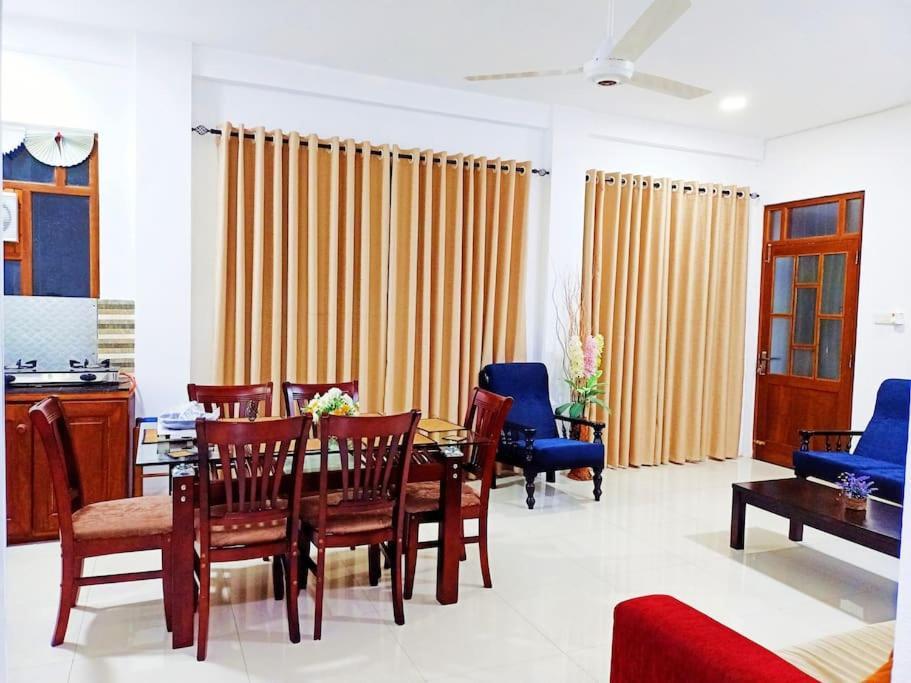 Saru Holiday Apartment - Upto 6 Guests แคนดี้ ภายนอก รูปภาพ