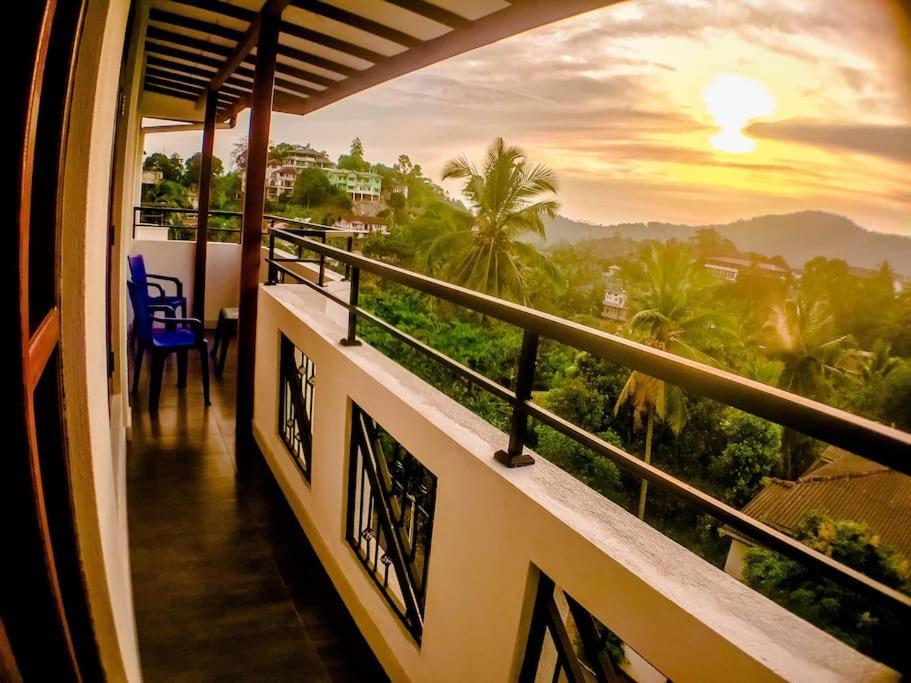 Saru Holiday Apartment - Upto 6 Guests แคนดี้ ภายนอก รูปภาพ