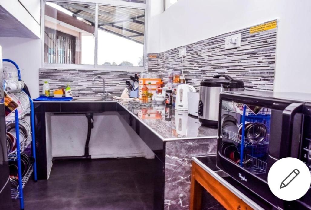 Saru Holiday Apartment - Upto 6 Guests แคนดี้ ภายนอก รูปภาพ