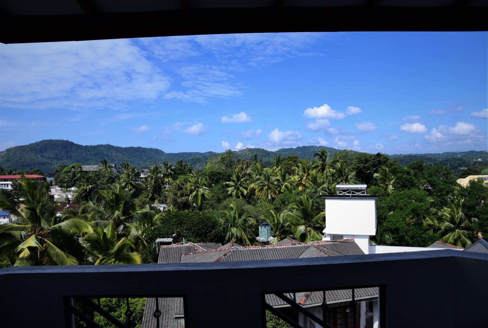 Saru Holiday Apartment - Upto 6 Guests แคนดี้ ภายนอก รูปภาพ